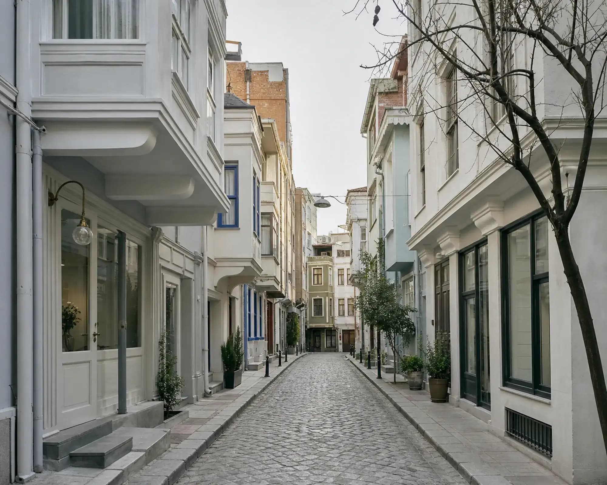 Ortaköy'de dükkân ve konutun bir arada olduğu sokak
